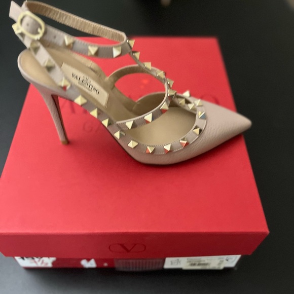 Valentino Garavani Rockstud T-Strap - Picture 6 of 10